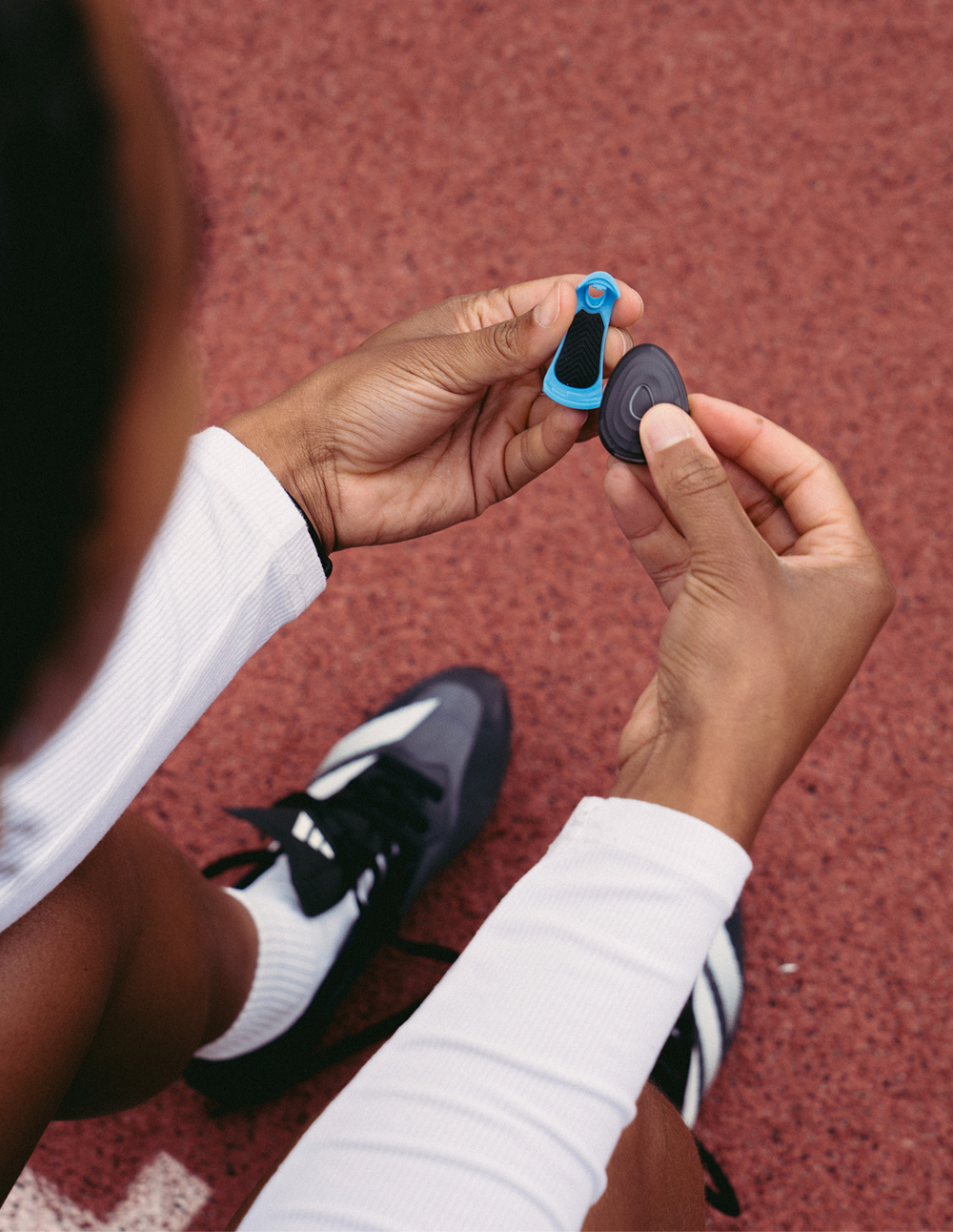Clipping the Stryd Speed pod onto a shoe